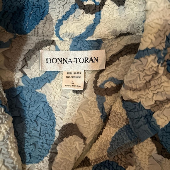 Patterned Blouse - Picture 9 of 9